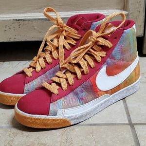 Nike High Top sneakers vibrant